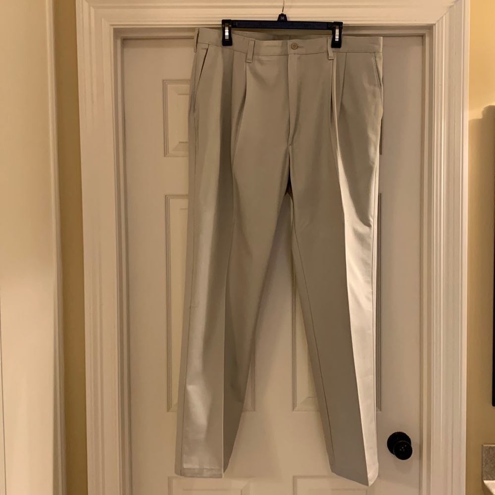 38/32 Wrangler Riata Khaki